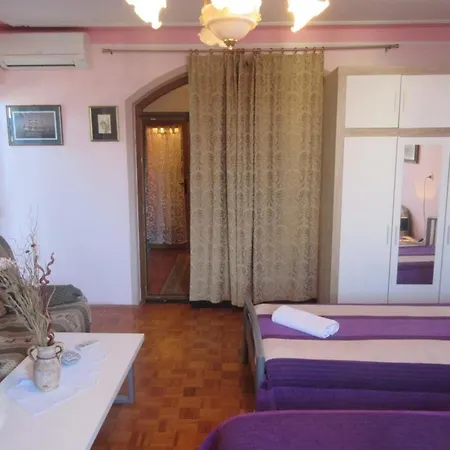 Fuer 6 Personen Ca 60 Qm In Rovinj, Istrien Istrische Riviera Apartment *